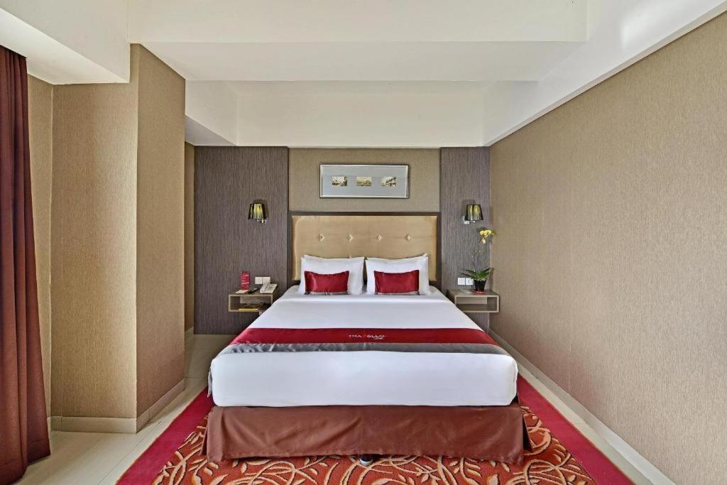 Travello Hotel Bandung Exterior foto