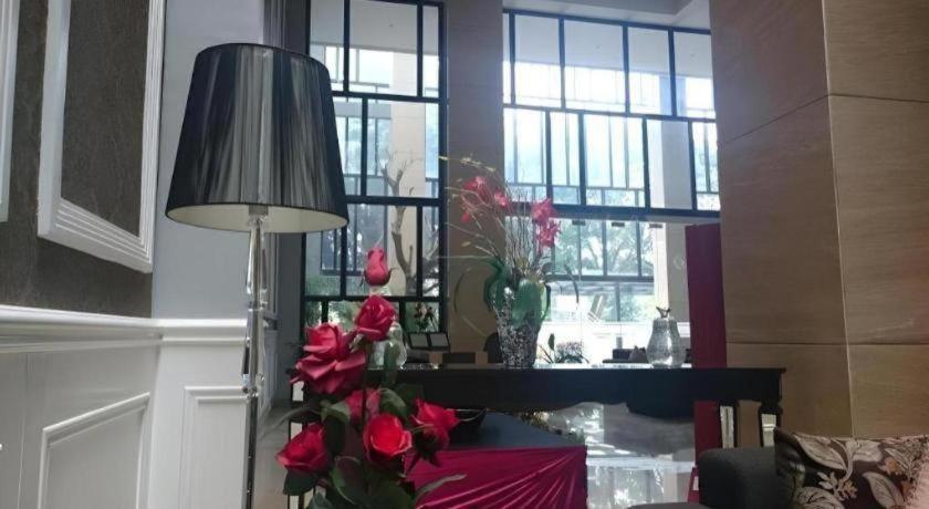 Travello Hotel Bandung Exterior foto